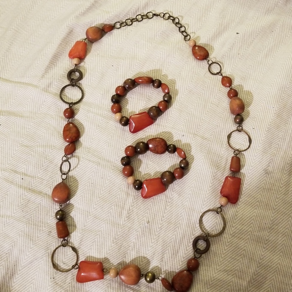 Necklace and bracelet set